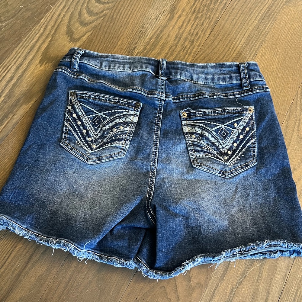 Mid rise Blue Denim Shorts with Embellished Pockets Sz 8
